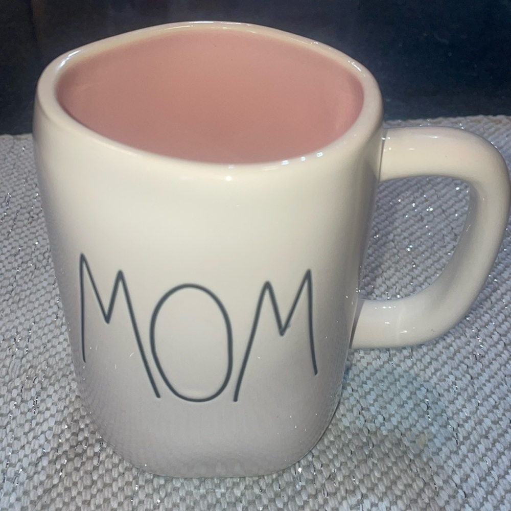 Rae Dunn - Mom - white/inside pink Mug